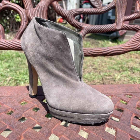 Via Spiga Suede Leather Platform Closed Toe Slip On Heels - Picture 3 of 12